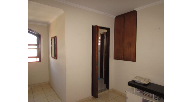 Sobrado à venda no Parque São Domingos na Rua Pedro Sernagiotti, com 3 dormitórios