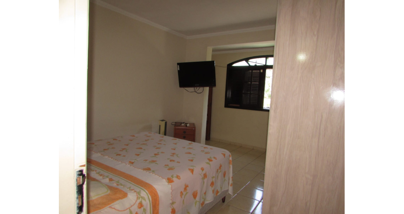 Sobrado à venda no Parque São Domingos na Rua Pedro Sernagiotti, com 3 dormitórios