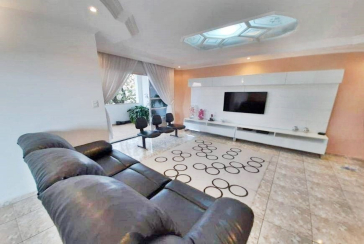 Belo Sobrado à venda na Vila Pereira Barreto na Rua Luís de Andrade, acesse nosso site e veja mais imoveis https://www.medizimoveis.com.br/venda/sp/sao-paulo/vila-pereira-barreto/sobrado/