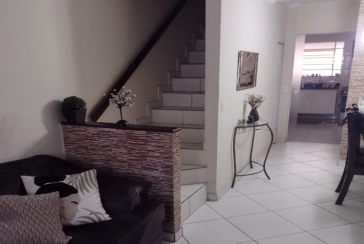 Sobrado à venda no Conjunto Residencial Vista Verde na Rua Desembargador Joaquim Bandeira de Melo 657