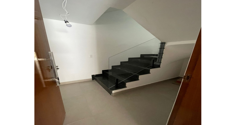 Lindo Sobrado novo à venda no Jardim Regina na Rua Francisco Ursaia, 51A