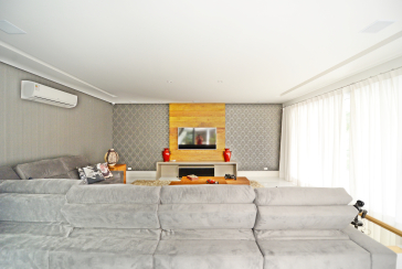 Belo Sobrado à venda no Guarujá no bairro do Jardim Acapulco na Rua Lealdino Sampaio Pedreira