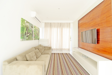 Belo Sobrado à venda no Guarujá no bairro do Jardim Acapulco na Rua Lealdino Sampaio Pedreira