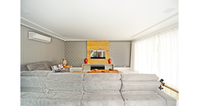 Belo Sobrado à venda no Guarujá no bairro do Jardim Acapulco na Rua Lealdino Sampaio Pedreira