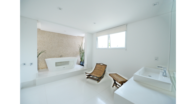 Belo Sobrado à venda no Guarujá no bairro do Jardim Acapulco na Rua Lealdino Sampaio Pedreira