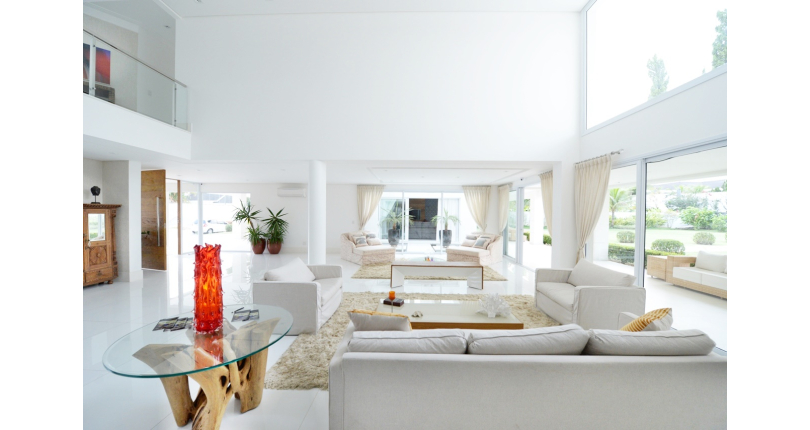 Belo Sobrado à venda no Guarujá no bairro do Jardim Acapulco na Rua Lealdino Sampaio Pedreira