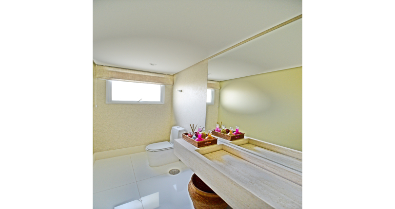 Belo Sobrado à venda no Guarujá no bairro do Jardim Acapulco na Rua Lealdino Sampaio Pedreira