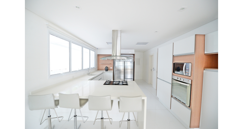 Belo Sobrado à venda no Guarujá no bairro do Jardim Acapulco na Rua Lealdino Sampaio Pedreira