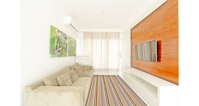 Belo Sobrado à venda no Guarujá no bairro do Jardim Acapulco na Rua Lealdino Sampaio Pedreira