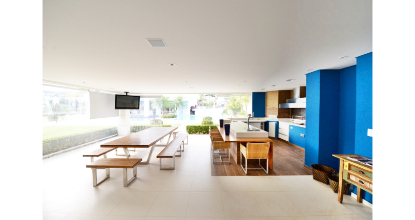 Belo Sobrado à venda no Guarujá no bairro do Jardim Acapulco na Rua Lealdino Sampaio Pedreira