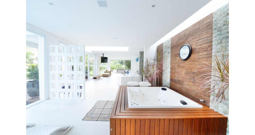 Belo Sobrado à venda no Guarujá no bairro do Jardim Acapulco na Rua Lealdino Sampaio Pedreira