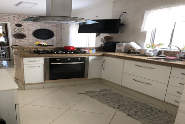 Belo Sobrado à venda na Vila Guedes na Rua Carolina Guedes, 