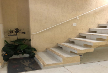 Belo Sobrado à venda na Vila Guedes na Rua Carolina Guedes, 