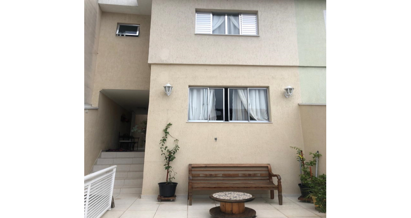 Belo Sobrado à venda na Vila Guedes na Rua Carolina Guedes, 