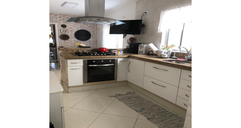 Belo Sobrado à venda na Vila Guedes na Rua Carolina Guedes, 