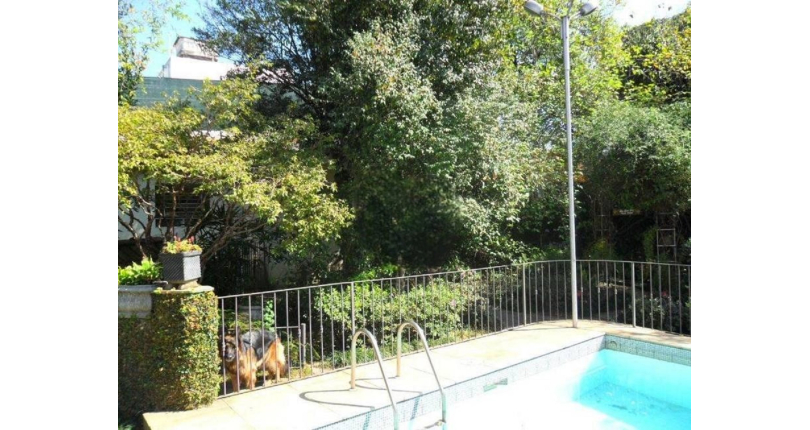  Sobrado à venda na Vila Pereira Cerca na Rua Visconde Cavalcanti com 4 dormitórios