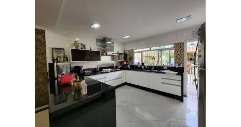 LINDO Sobrado á venda no Parque São Domingos na Rua Paulo Felipetti