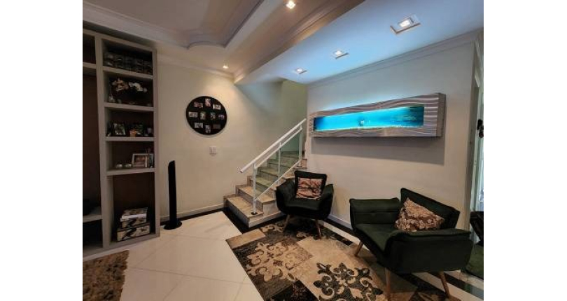 LINDO Sobrado á venda no Parque São Domingos na Rua Paulo Felipetti