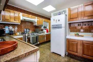 LINDO Sobrado à venda no Parque Maria Domitila na Rua Monsenhor Castro Nery com 4 dormitórios