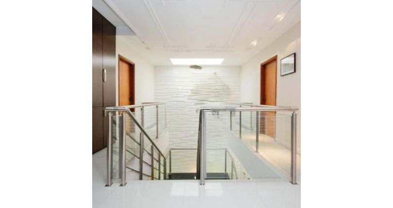 LINDO Sobrado à venda no Parque Maria Domitila na Rua Monsenhor Castro Nery com 4 dormitórios