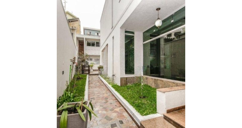 LINDO Sobrado à venda no Parque Maria Domitila na Rua Monsenhor Castro Nery com 4 dormitórios