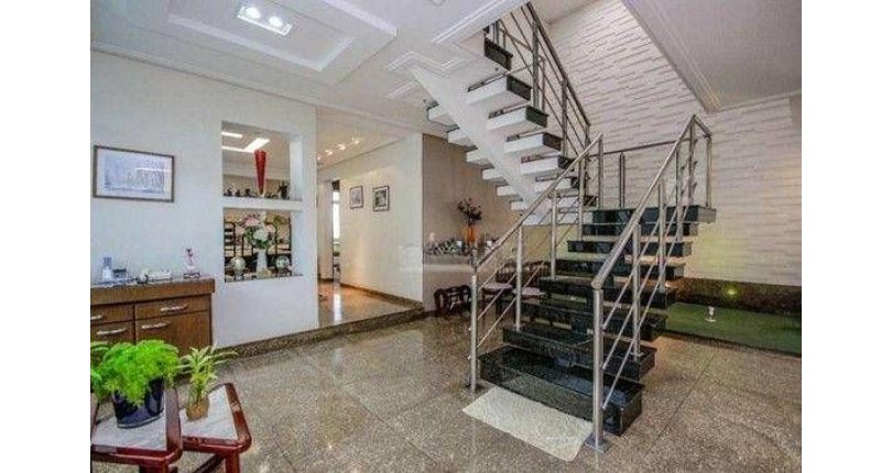 LINDO Sobrado à venda no Parque Maria Domitila na Rua Monsenhor Castro Nery com 4 dormitórios