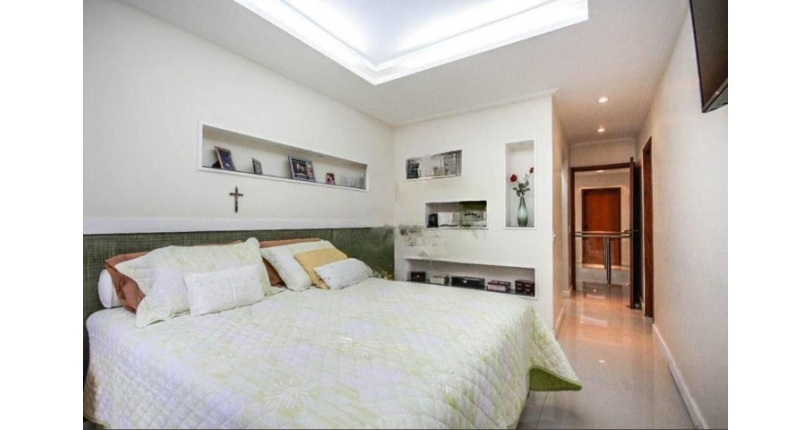 LINDO Sobrado à venda no Parque Maria Domitila na Rua Monsenhor Castro Nery com 4 dormitórios