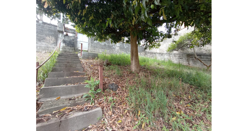 Terreno à venda no Jardim Mutinga na Rua Gustavo de Lacerda