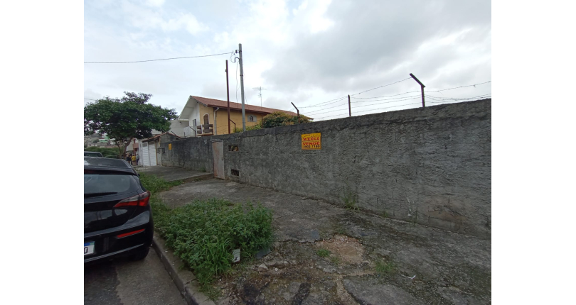 Terreno à venda no Jardim Mutinga na Rua Gustavo de Lacerda