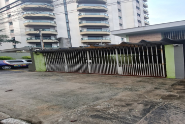 Sobrado à venda no Parque São Domingos na Avenida General Charles de Gaulle