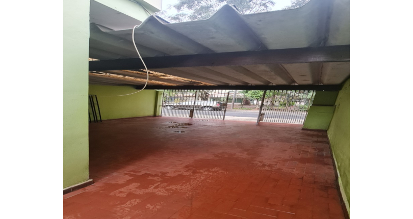 Sobrado à venda no Parque São Domingos na Avenida General Charles de Gaulle