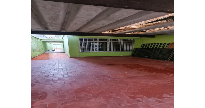 Sobrado à venda no Parque São Domingos na Avenida General Charles de Gaulle