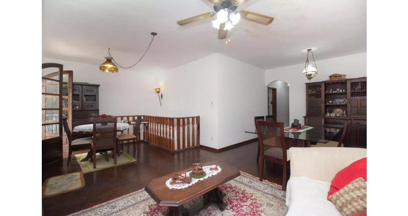 Casa à venda na Vila Fiat Lux na Rua General Alencastro Guimarães