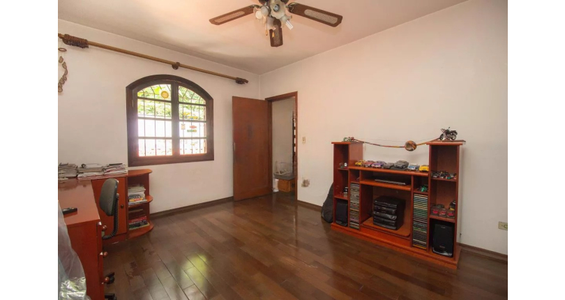 Casa à venda na Vila Fiat Lux na Rua General Alencastro Guimarães