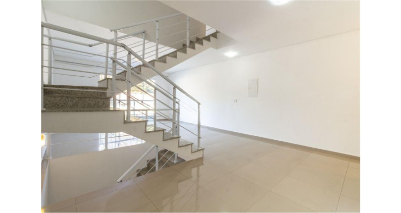 Belíssimo Sobrado à venda na Vila Jaguará na Rua Artur Orlando, 