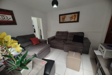 Bom Sobrado à venda no Parque Maria Domitila na Rua Estevão Ribeiro,