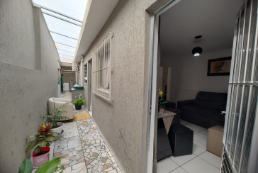 Bom Sobrado à venda no Parque Maria Domitila na Rua Estevão Ribeiro,