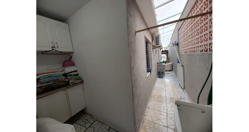 Bom Sobrado à venda no Parque Maria Domitila na Rua Estevão Ribeiro,