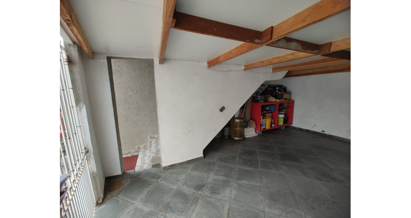 Bom Sobrado à venda no Parque Maria Domitila na Rua Estevão Ribeiro,