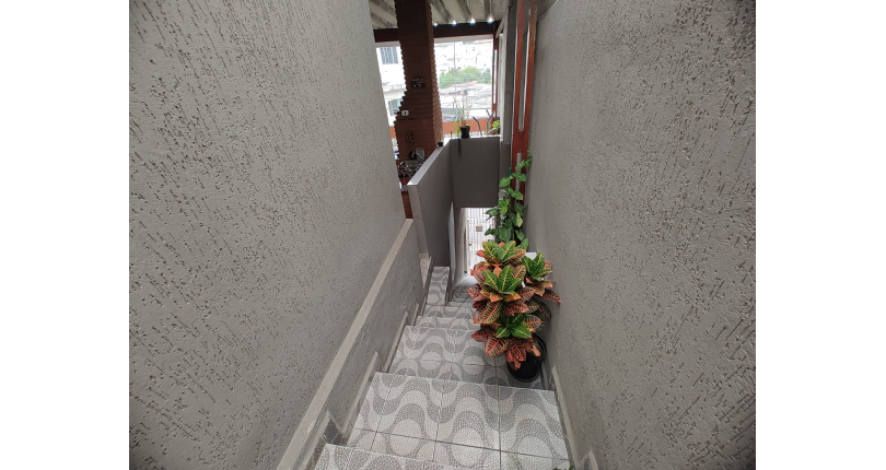 Bom Sobrado à venda no Parque Maria Domitila na Rua Estevão Ribeiro,