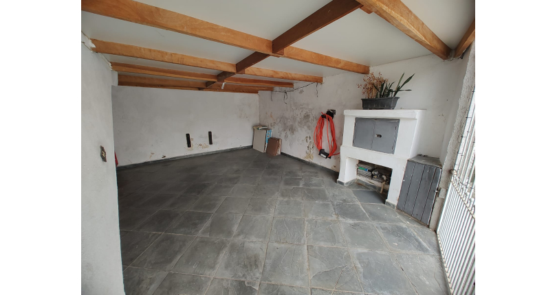 Bom Sobrado à venda no Parque Maria Domitila na Rua Estevão Ribeiro,