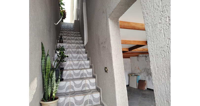 Bom Sobrado à venda no Parque Maria Domitila na Rua Estevão Ribeiro,