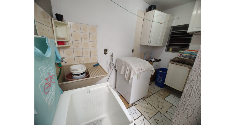 Bom Sobrado à venda no Parque Maria Domitila na Rua Estevão Ribeiro,