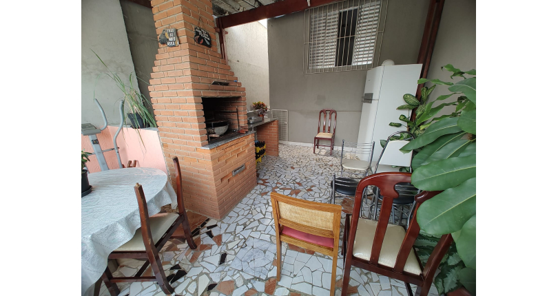 Bom Sobrado à venda no Parque Maria Domitila na Rua Estevão Ribeiro,