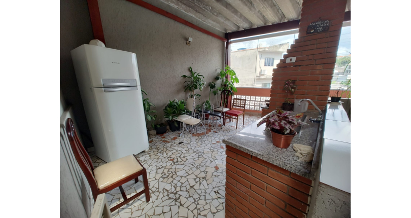 Bom Sobrado à venda no Parque Maria Domitila na Rua Estevão Ribeiro,