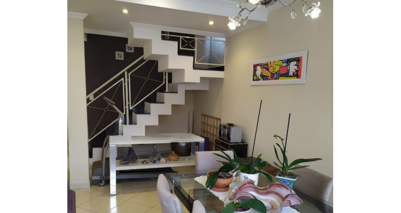 Belíssimo Sobrado à venda no Conjunto Residencial Jardim Canaã na Rua Santaluz,