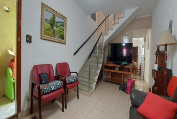 Oportunidade: Bom Sobrado à venda no Jardim Santo Elias na Rua Ernesto Moreira Maia