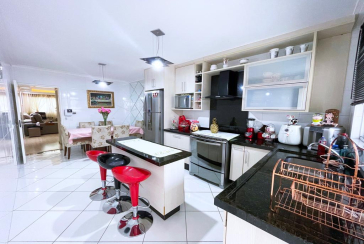 Belo Sobrado à venda no Jardim São João (Jaraguá) na Rua Sítio dos Moreiras