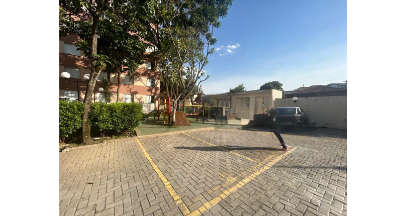 Lindo Apartamento à venda na Vila Guedes na Rua Martinho do Amaral 101, no Condomínio Edifício Safira 