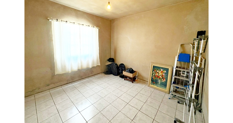 Casa à venda Rua Adele Zarzur, Jardim São José (Zona Norte) - Imóveis à Venda